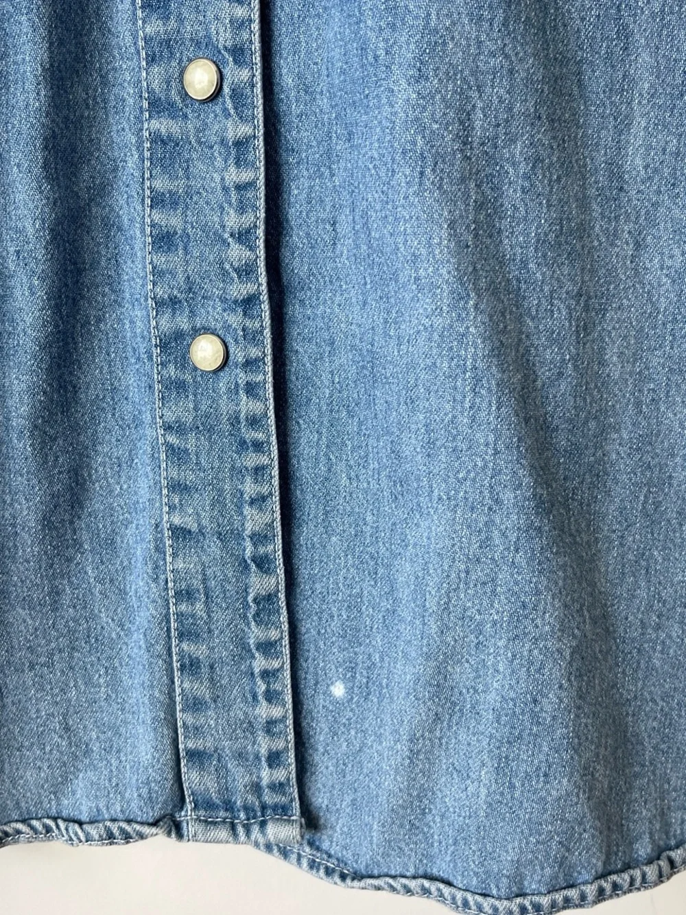 Levi’s Sleeveless Denim Button-Up Shirt - Light Blue with Pearl Snap Buttons